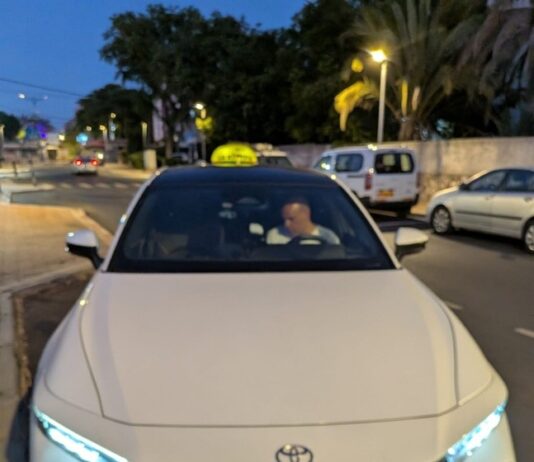 האפליקציה לא מצאה לכם מונית? ברחובות חוזרים לשירות מקומי, מהיר ואנושי